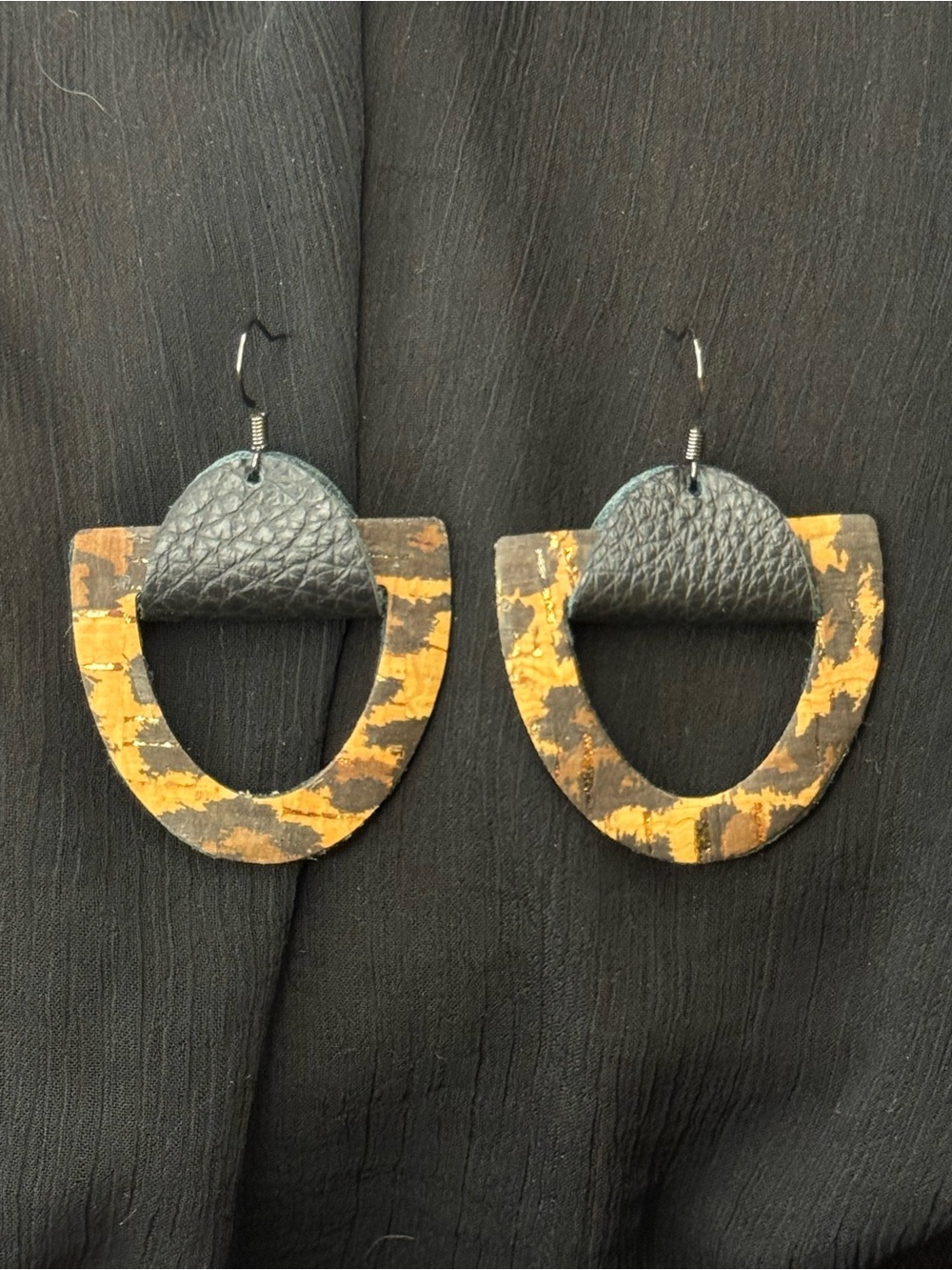 NWOT! Lightweight and Comfortable Geometric Dangle Earrings in Leopard Print 🐾